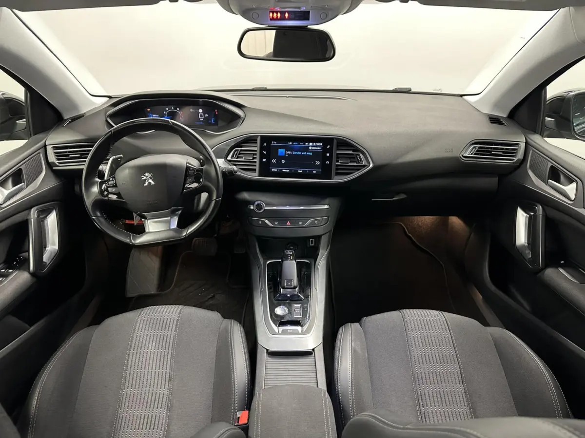 1.2 PureTech Allure CARPLAY NAVI CRUISE ECC DAB.
