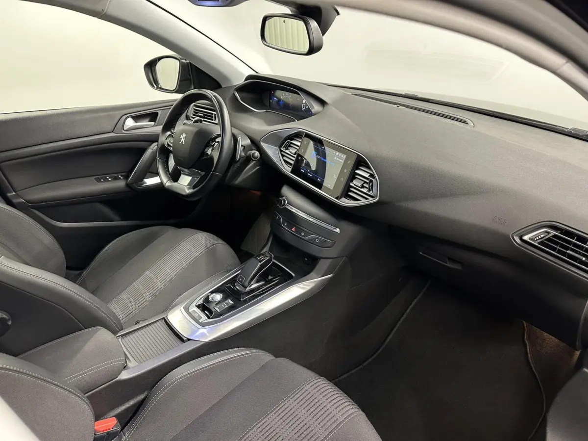 1.2 PureTech Allure CARPLAY NAVI CRUISE ECC DAB.