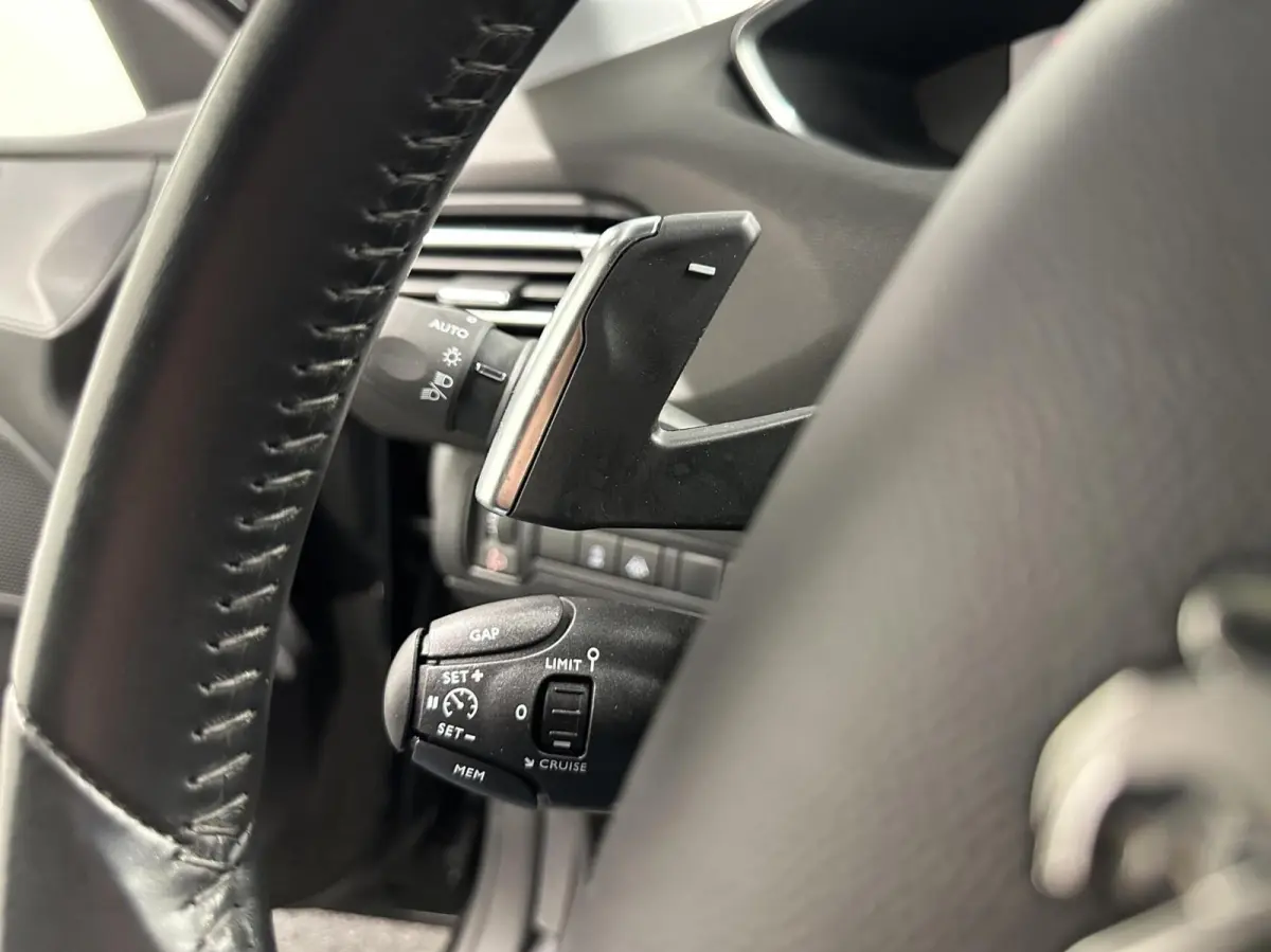 1.2 PureTech Allure CARPLAY NAVI CRUISE ECC DAB.