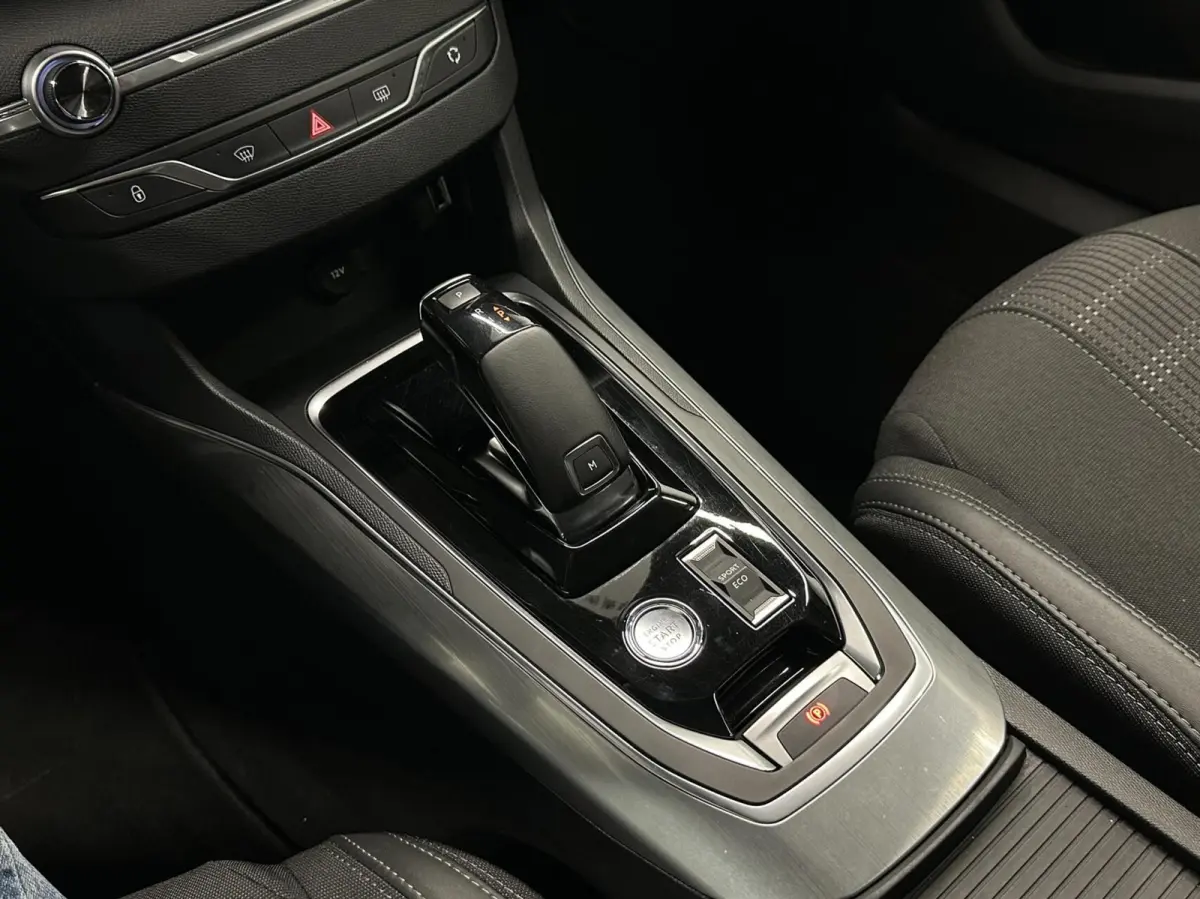 1.2 PureTech Allure CARPLAY NAVI CRUISE ECC DAB.