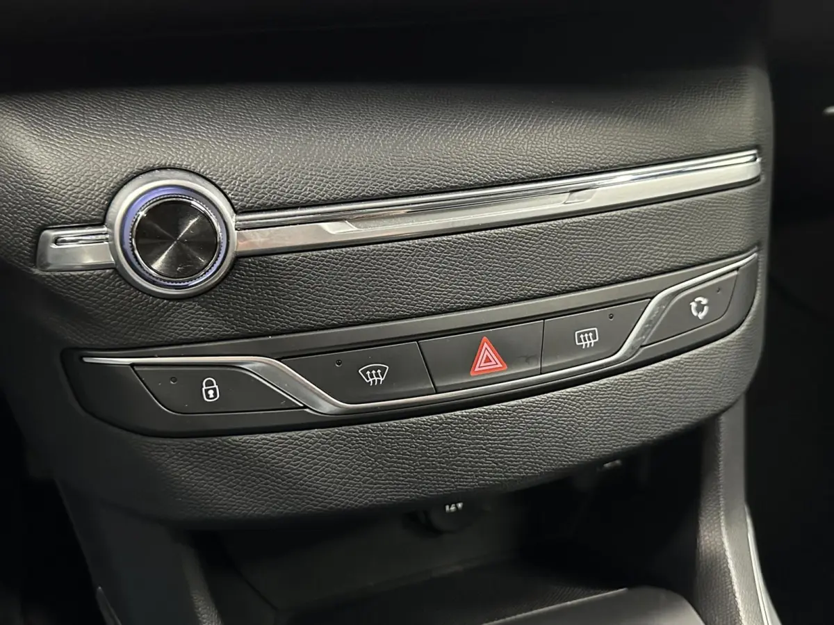 1.2 PureTech Allure CARPLAY NAVI CRUISE ECC DAB.