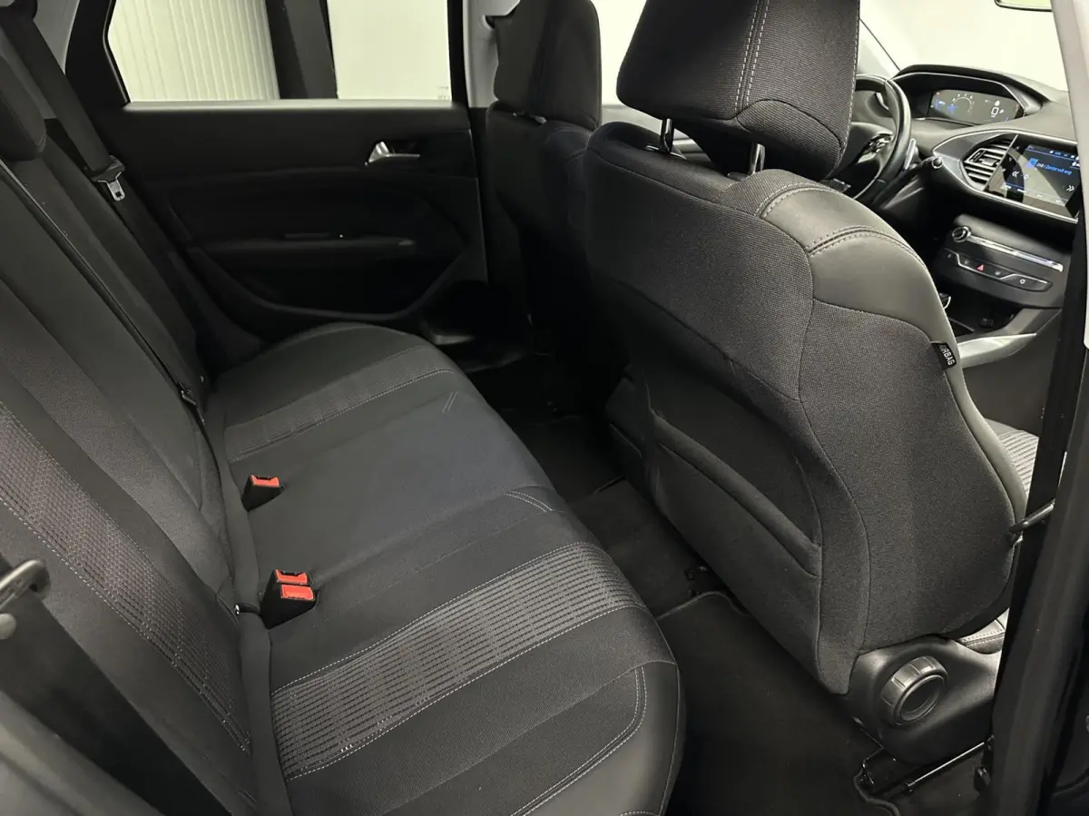 1.2 PureTech Allure CARPLAY NAVI CRUISE ECC DAB.