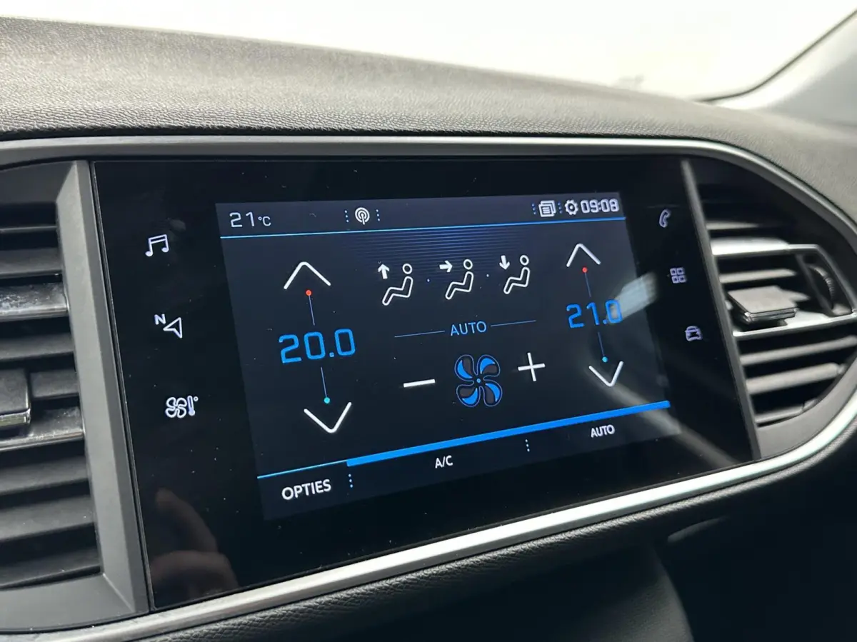 1.2 PureTech Allure CARPLAY NAVI CRUISE ECC DAB.