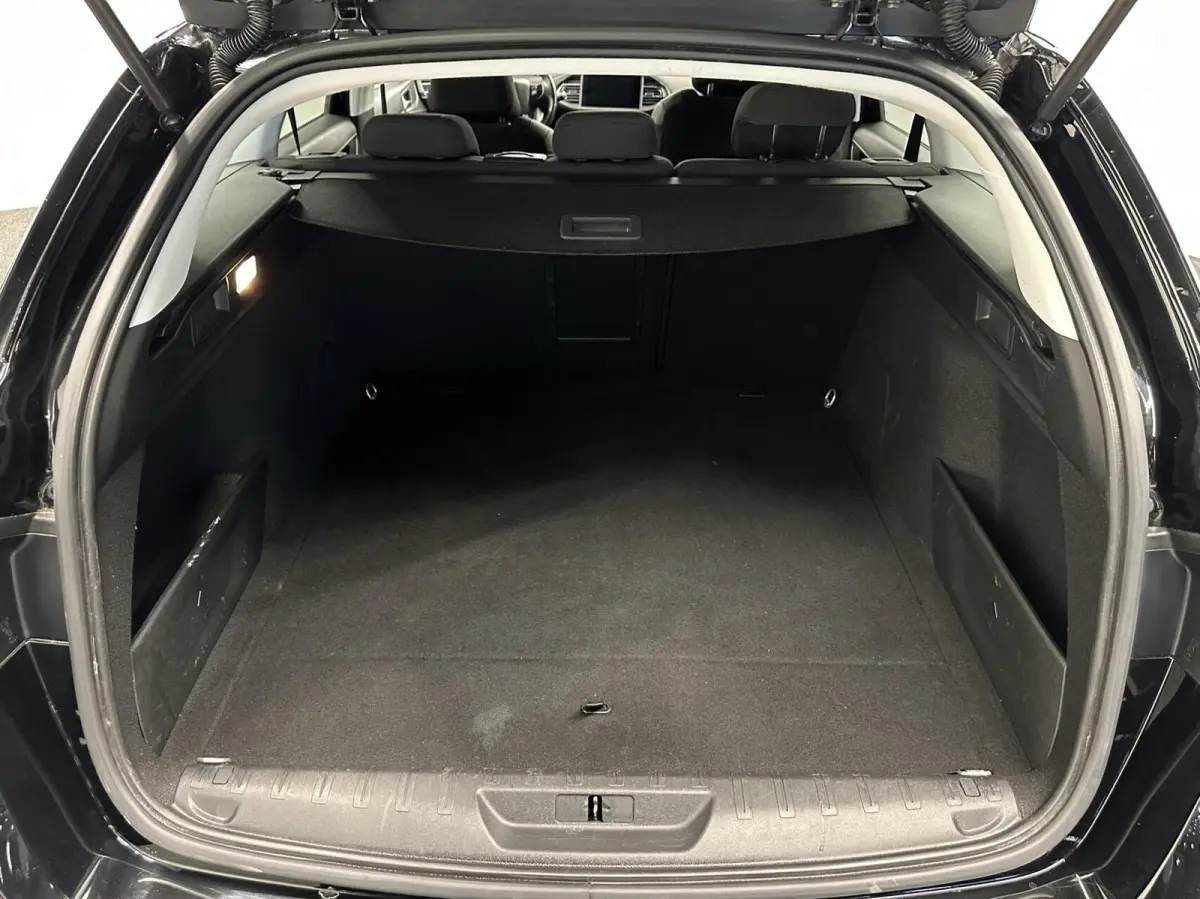 1.2 PureTech Allure CARPLAY NAVI CRUISE ECC DAB.