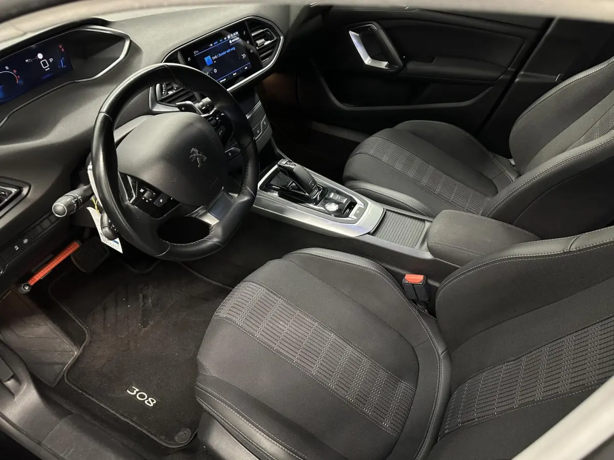 1.2 PureTech Allure CARPLAY NAVI CRUISE ECC DAB.