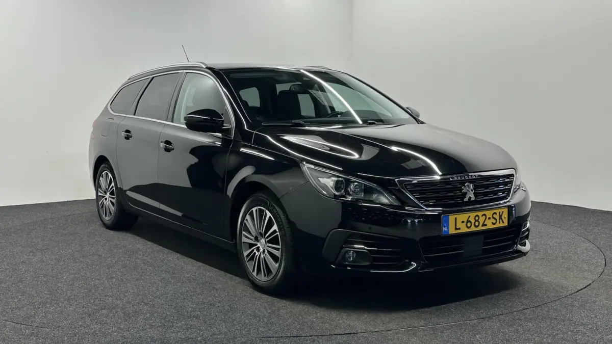1.2 PureTech Allure CARPLAY NAVI CRUISE ECC DAB.