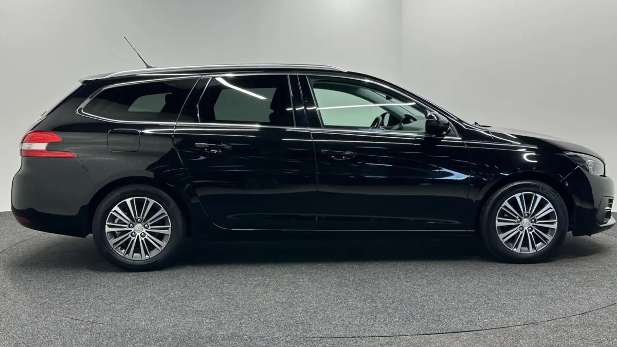 1.2 PureTech Allure CARPLAY NAVI CRUISE ECC DAB.