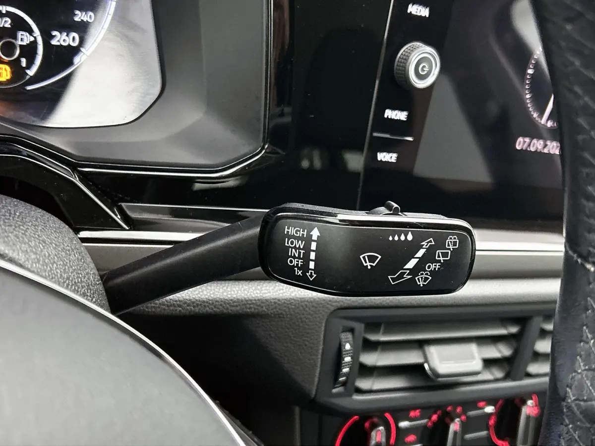 1.0 TSI Comfortline 95 PK | Navigatie | Airco | Adaptive Cruise Control | Apple Carplay & Android Auto | Parkeersensoren |