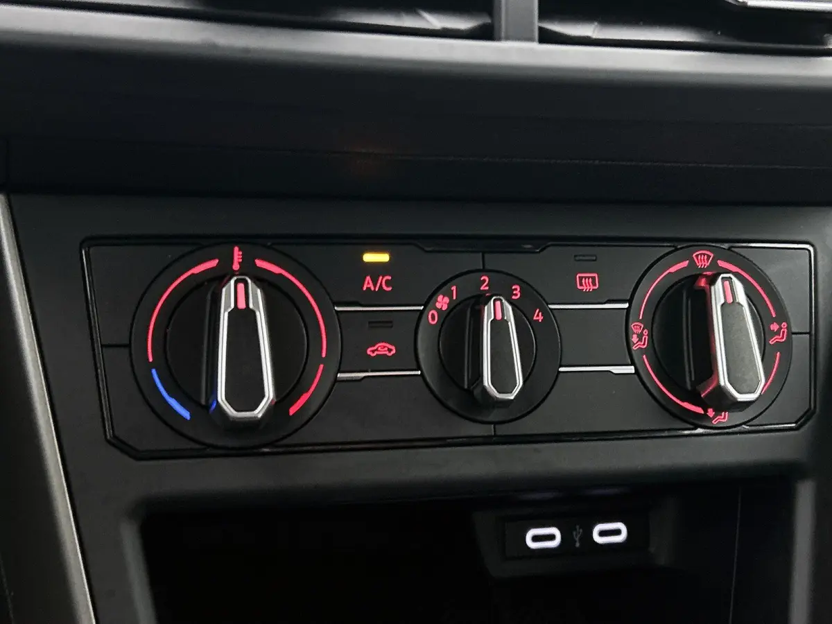 1.0 TSI Comfortline 95 PK | Navigatie | Airco | Adaptive Cruise Control | Apple Carplay & Android Auto | Parkeersensoren |