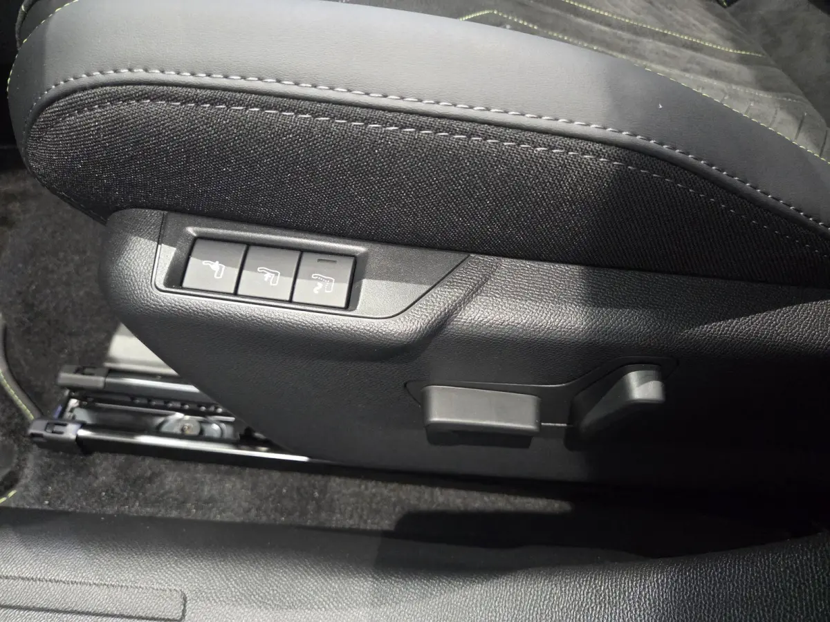 1.2 Hybrid 136 GT | Schuif-kanteldak | Alcantara bekleding | Massagestoelen | Direct Leverbaar |