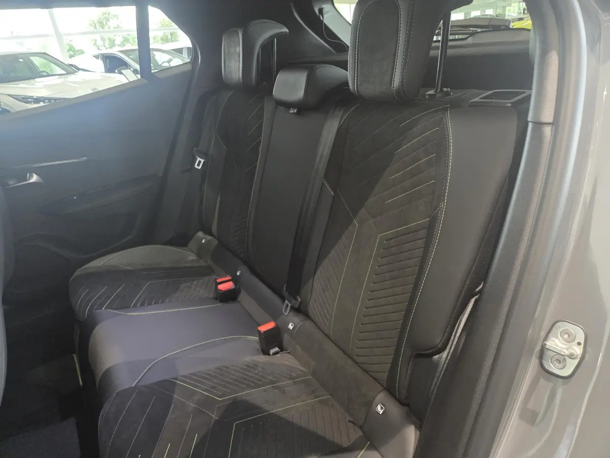 1.2 Hybrid 136 GT | Schuif-kanteldak | Alcantara bekleding | Massagestoelen | Direct Leverbaar |