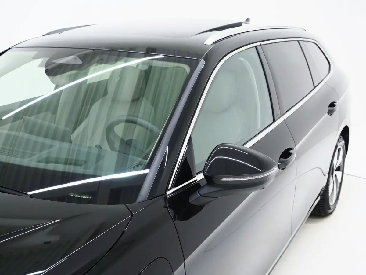 1.5 eHybrid Elegance 204PK | 5 Jaar Garantie | Panoramadak | Leder/Alcantara | Massage | Trekhaak | HUD | Keyless | Sfeerlicht