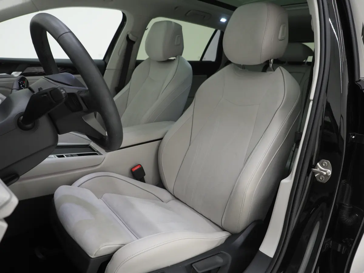 1.5 eHybrid Elegance 204PK | 5 Jaar Garantie | Panoramadak | Leder/Alcantara | Massage | Trekhaak | HUD | Keyless | Sfeerlicht