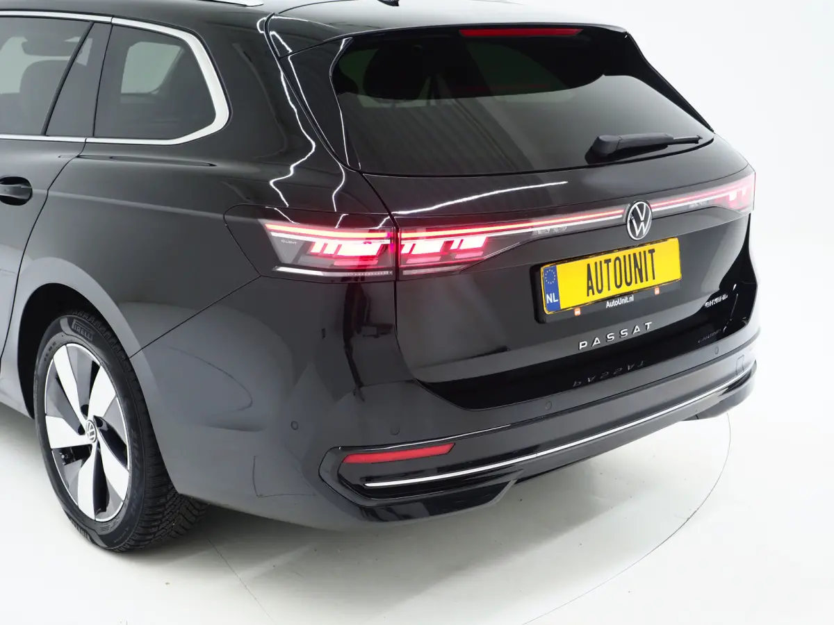 1.5 eHybrid Elegance 204PK | 5 Jaar Garantie | Panoramadak | Leder/Alcantara | Massage | Trekhaak | HUD | Keyless | Sfeerlicht