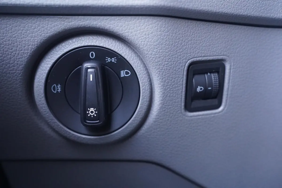2.0 TDI 140 pk L3H2 Lang / Laag Airco, Navi Airco, Deuren met Ramen, DAB+, PDC V+A, 3-Zits