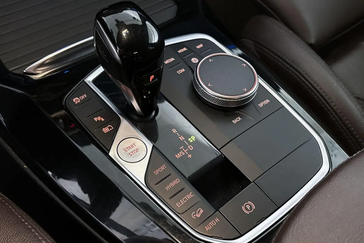 xDrive30e High Executive SOH 95% M Sport Keyless Head-Up