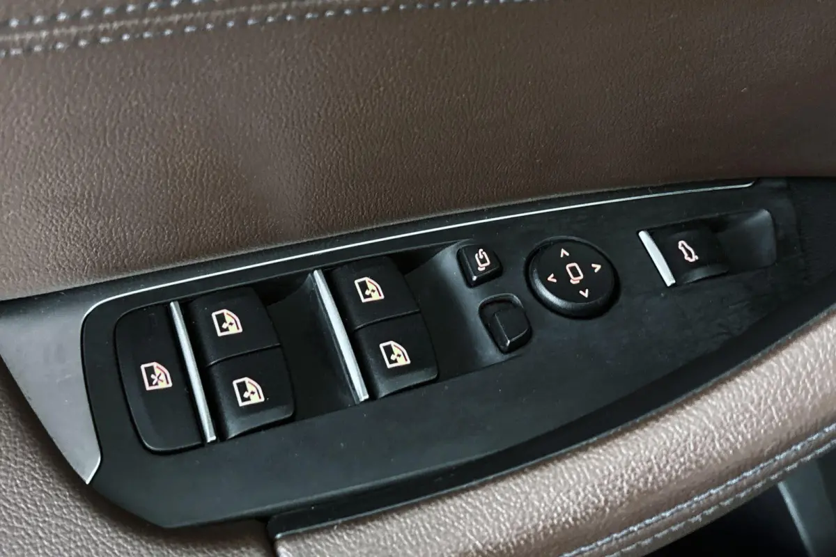 xDrive30e High Executive SOH 95% M Sport Keyless Head-Up