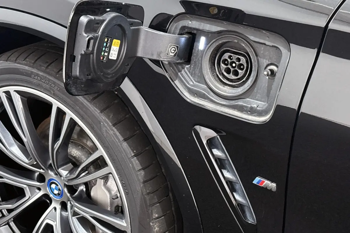 xDrive30e High Executive SOH 95% M Sport Keyless Head-Up