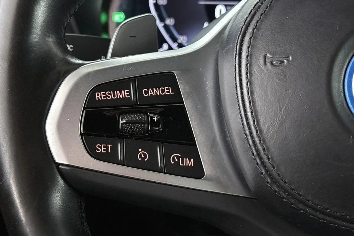 xDrive30e High Executive SOH 95% M Sport Keyless Head-Up