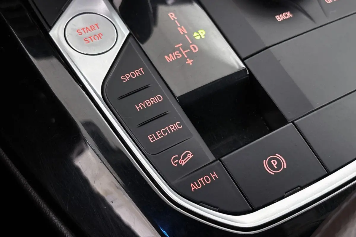 xDrive30e High Executive SOH 95% M Sport Keyless Head-Up