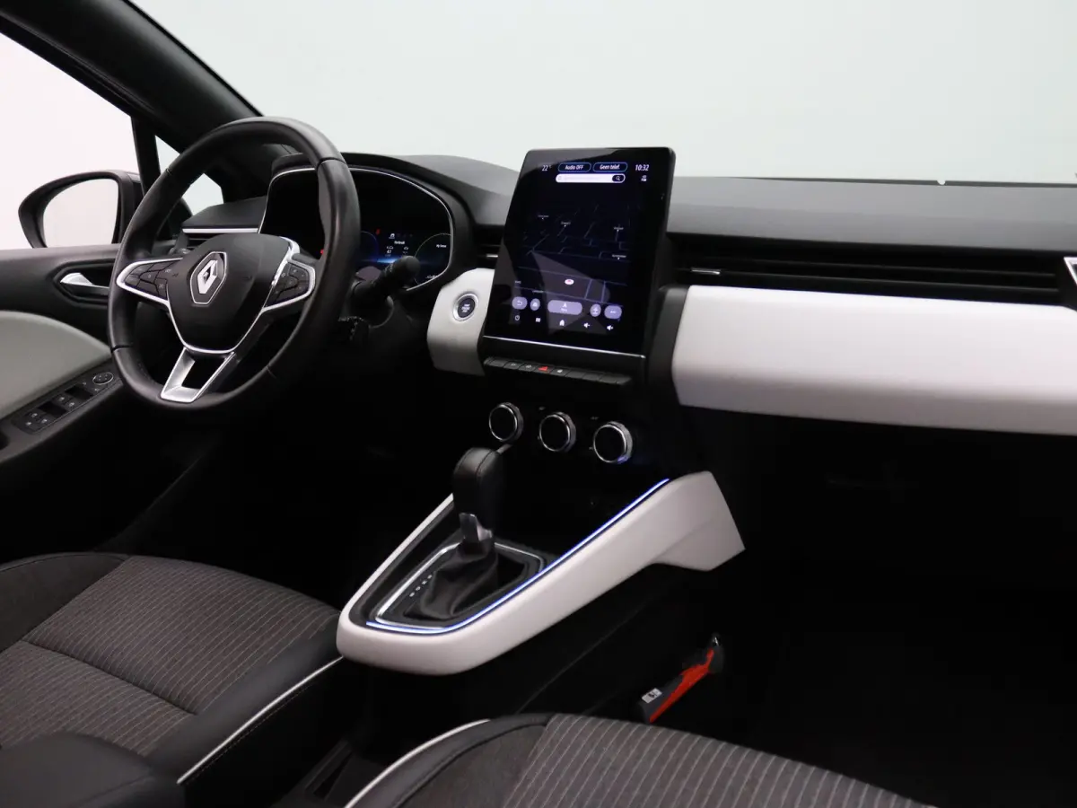 145pk E-Tech Hybrid Techno Apple Carplay/Android Auto | Climate