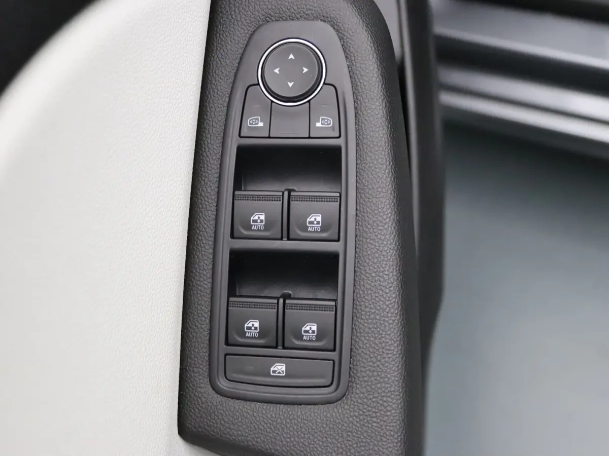 145pk E-Tech Hybrid Techno Apple Carplay/Android Auto | Climate