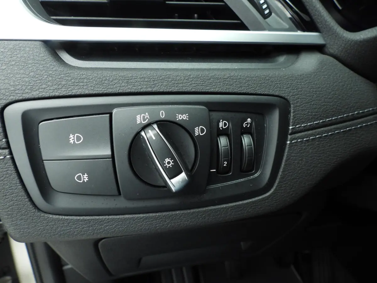 sDrive18i | Handbak !! | LED | Leder | HUD | Sportstoelen | Clima | PDC | DAB | Hifi speakers | Alu 18 inch