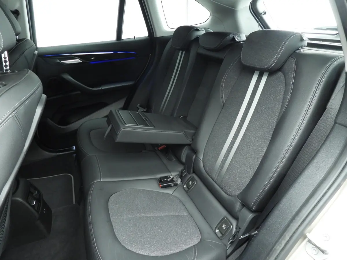 sDrive18i | Handbak !! | LED | Leder | HUD | Sportstoelen | Clima | PDC | DAB | Hifi speakers | Alu 18 inch