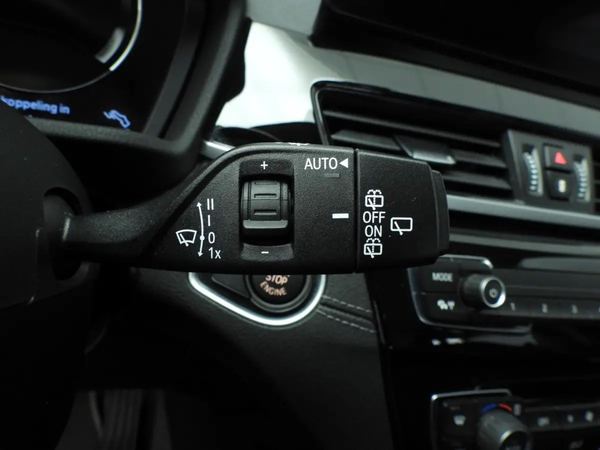 sDrive18i | Handbak !! | LED | Leder | HUD | Sportstoelen | Clima | PDC | DAB | Hifi speakers | Alu 18 inch