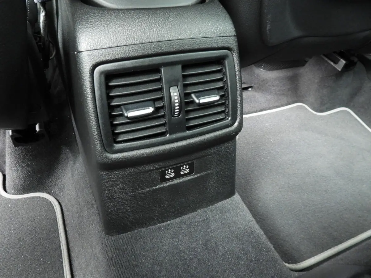 sDrive18i | Handbak !! | LED | Leder | HUD | Sportstoelen | Clima | PDC | DAB | Hifi speakers | Alu 18 inch