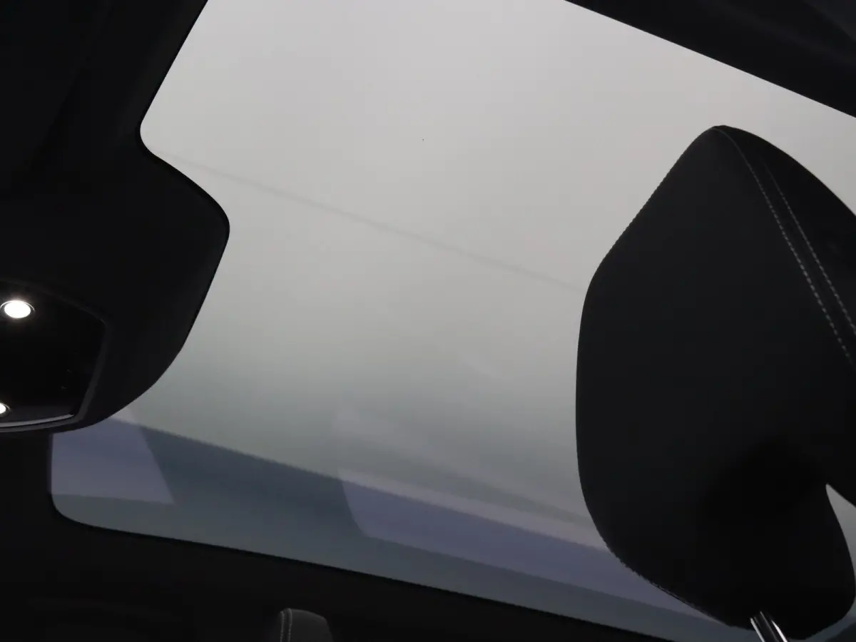 200pk E-Tech full hybrid iconic 5p. Apple Carplay/Android Auto | Climate