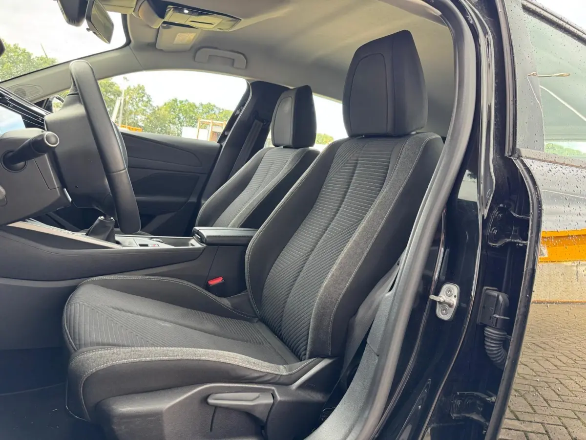 1.2 PureTech Allure Pack Business | Nieuwe Distributieriem | Digital Cockpit | CarPlay | Navigatie | Lichtmetaal | Cruise | Climate