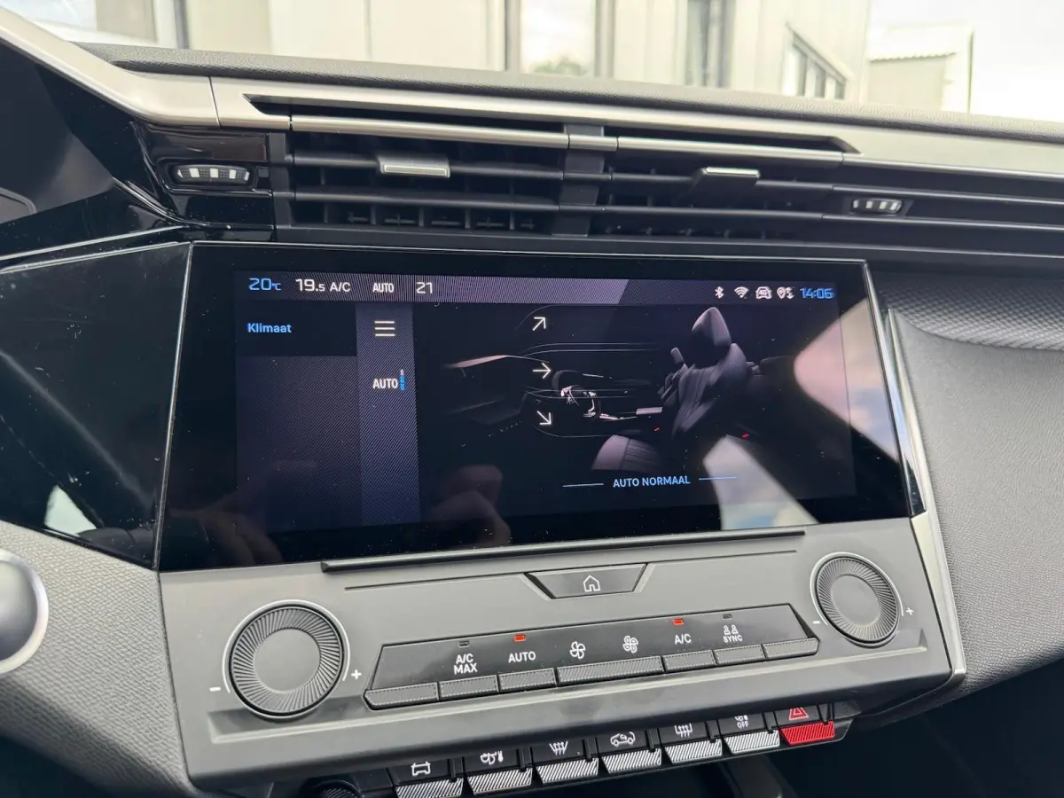 1.2 PureTech Allure Pack Business | Nieuwe Distributieriem | Digital Cockpit | CarPlay | Navigatie | Lichtmetaal | Cruise | Climate