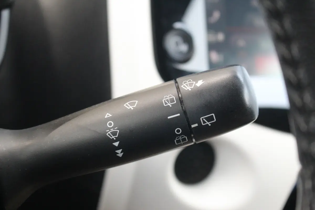 1.0 VTi Millenium | Airco | Carplay | Bluetooth | Elek. Ramen | Airco | Carplay | Bluetooth | Elek. Ramen |