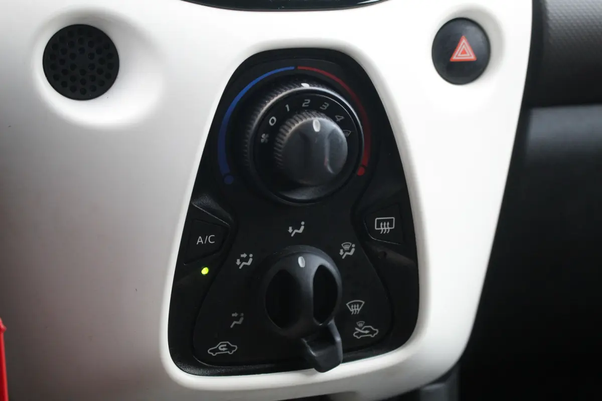 1.0 VTi Millenium | Airco | Carplay | Bluetooth | Elek. Ramen | Airco | Carplay | Bluetooth | Elek. Ramen |