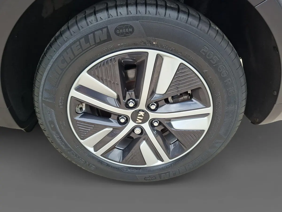 1.6 GDi Hybrid DynamicLine Navigatie | Achteruitrijcamera | Cruise control | Climate control |
