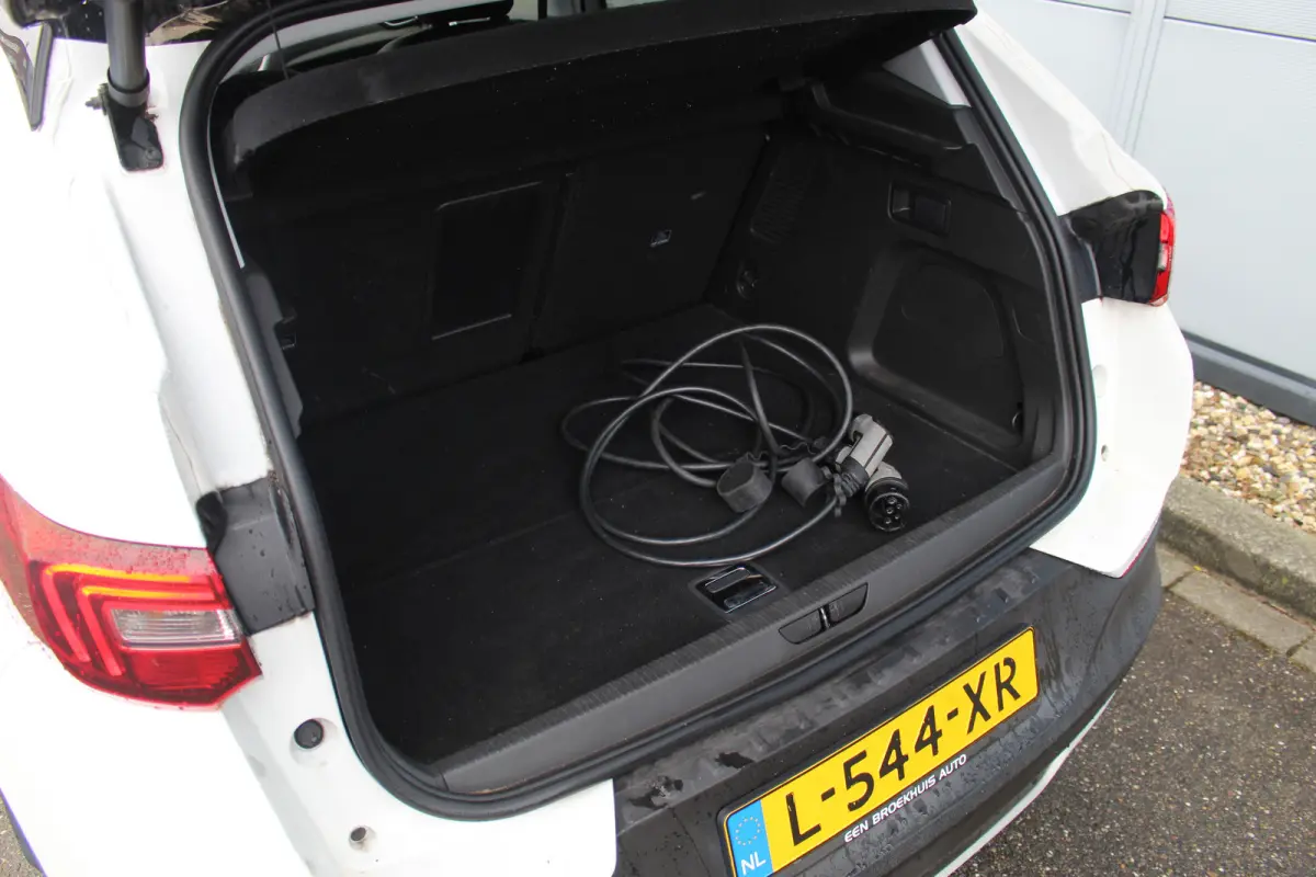 1.6 Turbo Hybrid Elegance | Camera | AGR Stoel | Elek. Achterklep | Keyless | CarPlay | Climate | Cruise C. | LED | 18" LMV | PDC V&A | Camera | AGR Stoel | Elek. Achterklep | Keyless | CarP
