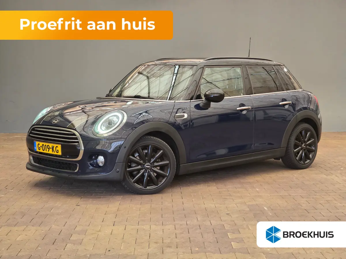 1.5 Cooper Chili Luxe Lederen Bekleding | 17" Lichtmetaal | Camera | Parkeersensoren Rondom | LED | Climate | Achteruitrijcamera | Afwijkende dakkleur | Airco (automatisch)