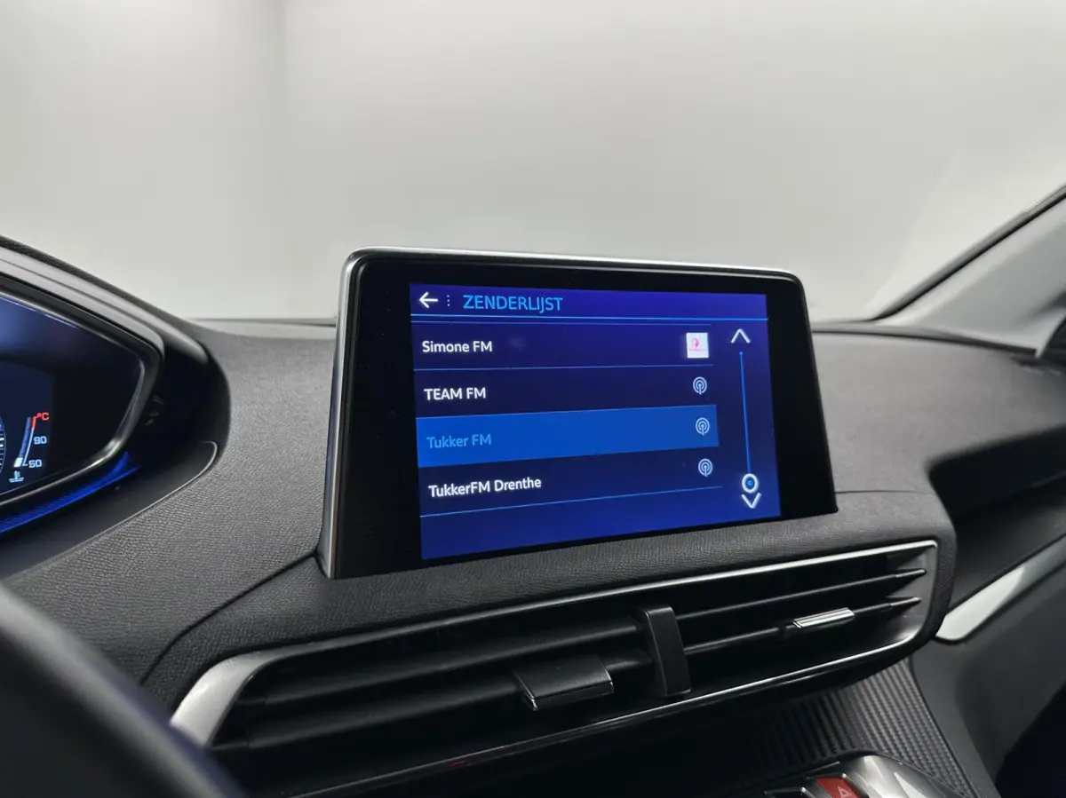 1.2 PureTech Blue lease Executive Avantage NAVI CARPLAY CRUISE ECC TREKHAAK.