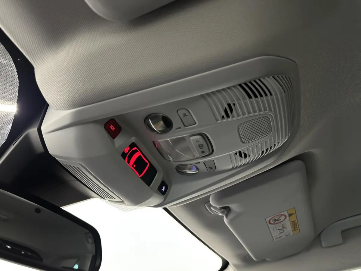 1.2 PureTech Blue lease Executive Avantage NAVI CARPLAY CRUISE ECC TREKHAAK.