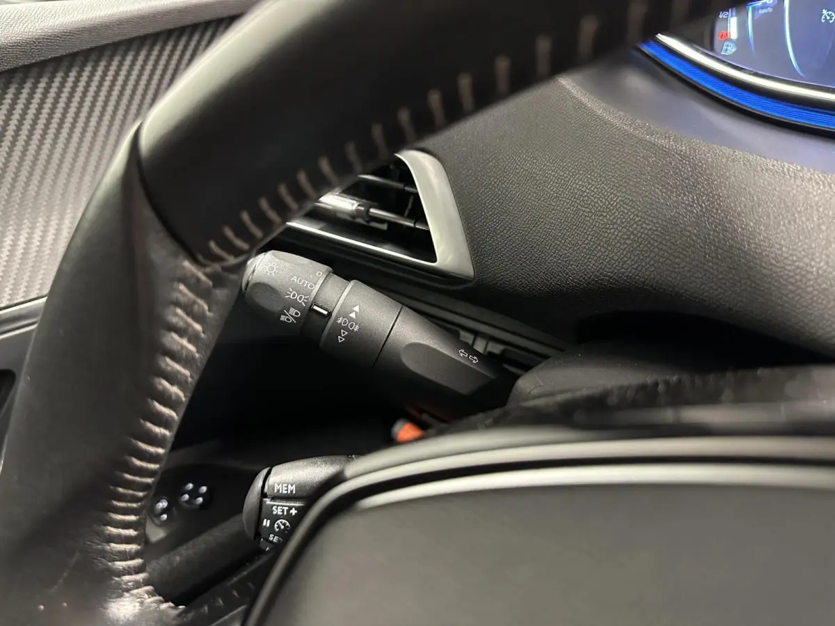 1.2 PureTech Blue lease Executive Avantage NAVI CARPLAY CRUISE ECC TREKHAAK.