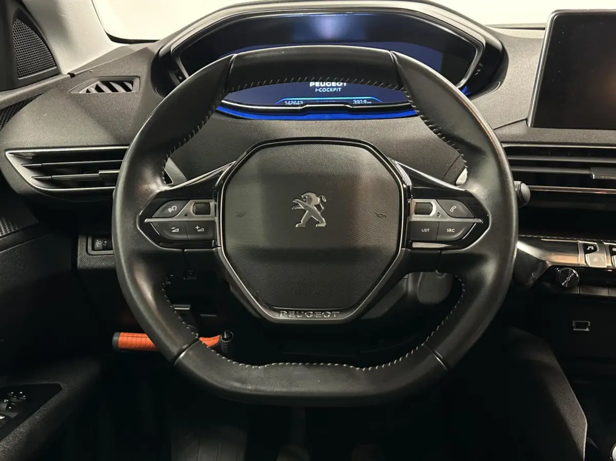 1.2 PureTech Blue lease Executive Avantage NAVI CARPLAY CRUISE ECC TREKHAAK.