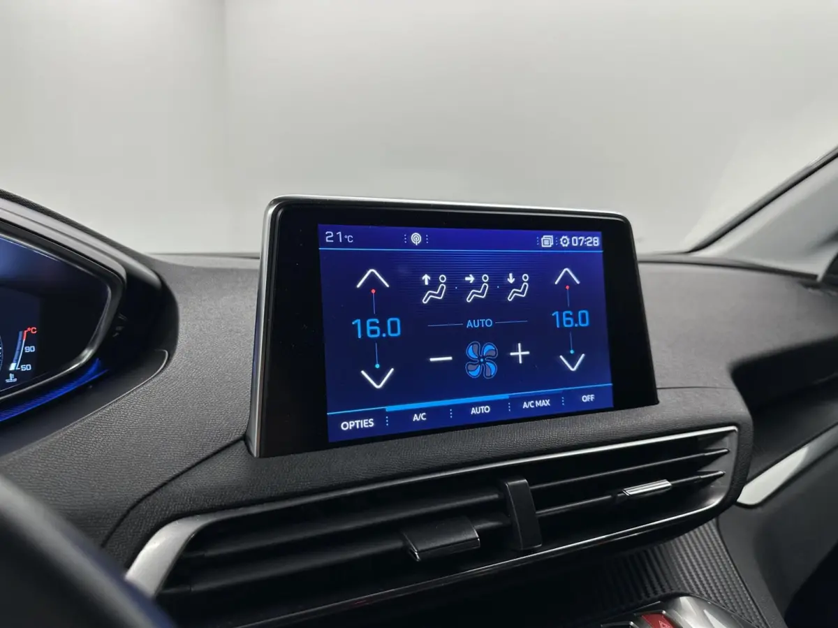 1.2 PureTech Blue lease Executive Avantage NAVI CARPLAY CRUISE ECC TREKHAAK.