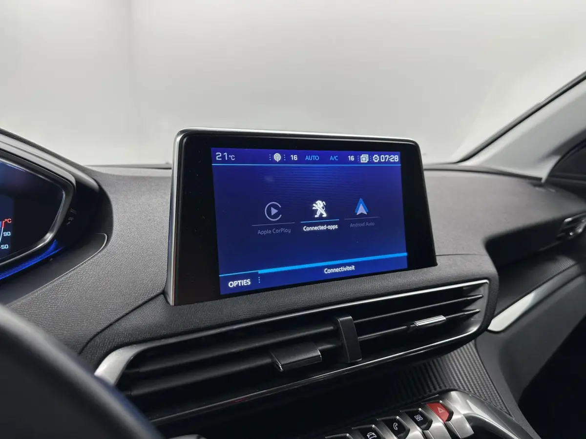 1.2 PureTech Blue lease Executive Avantage NAVI CARPLAY CRUISE ECC TREKHAAK.
