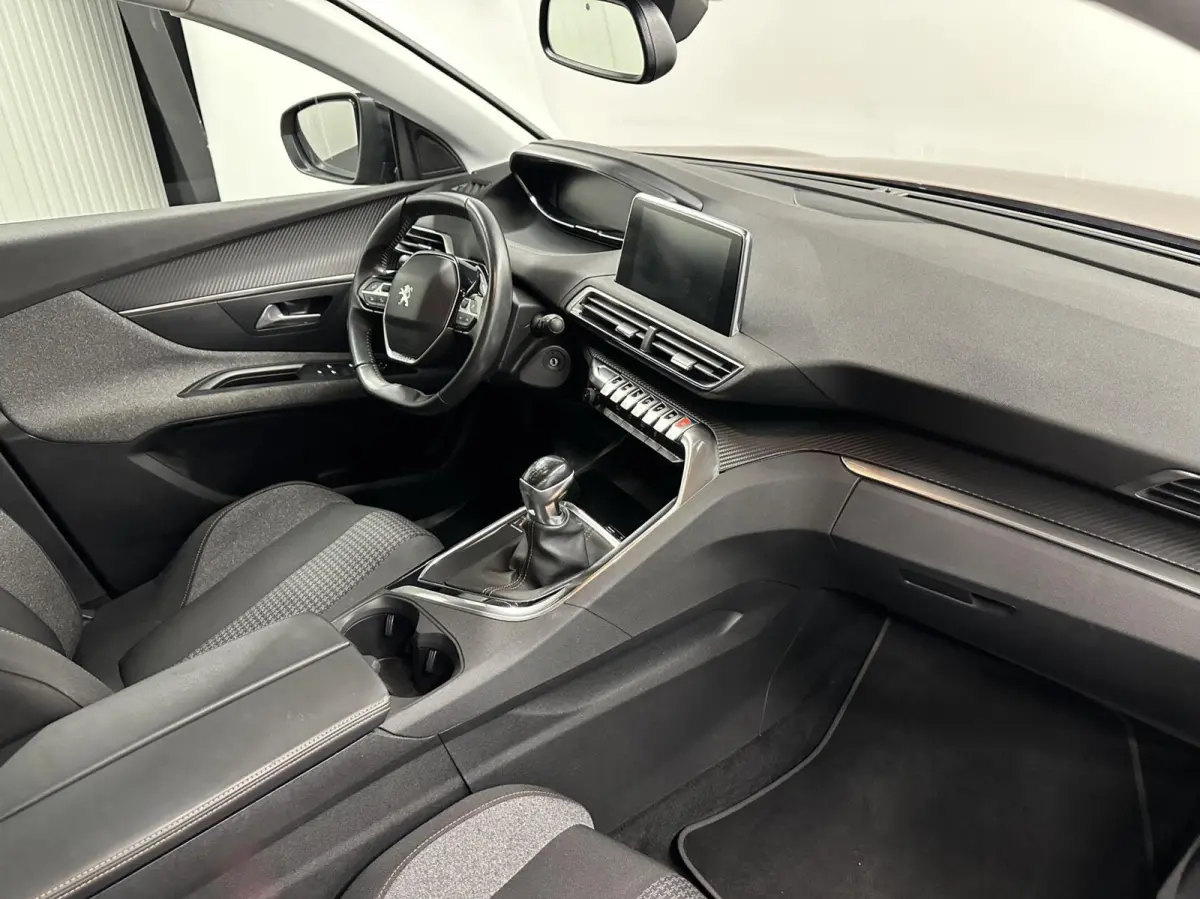 1.2 PureTech Blue lease Executive Avantage NAVI CARPLAY CRUISE ECC TREKHAAK.