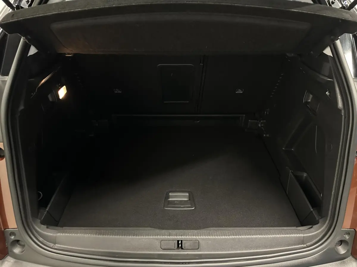1.2 PureTech Blue lease Executive Avantage NAVI CARPLAY CRUISE ECC TREKHAAK.
