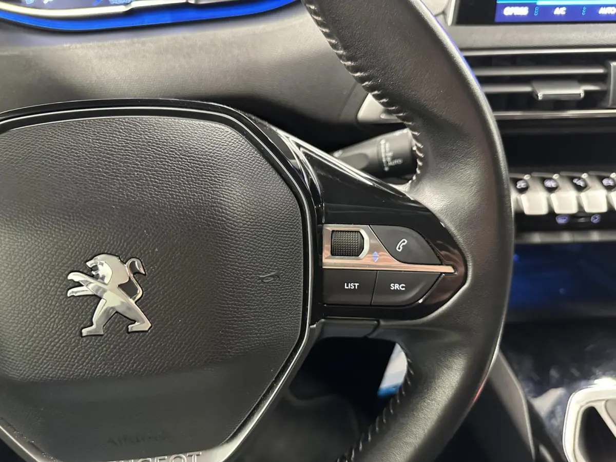 1.2 PureTech Blue lease Executive Avantage NAVI CARPLAY CRUISE ECC TREKHAAK.
