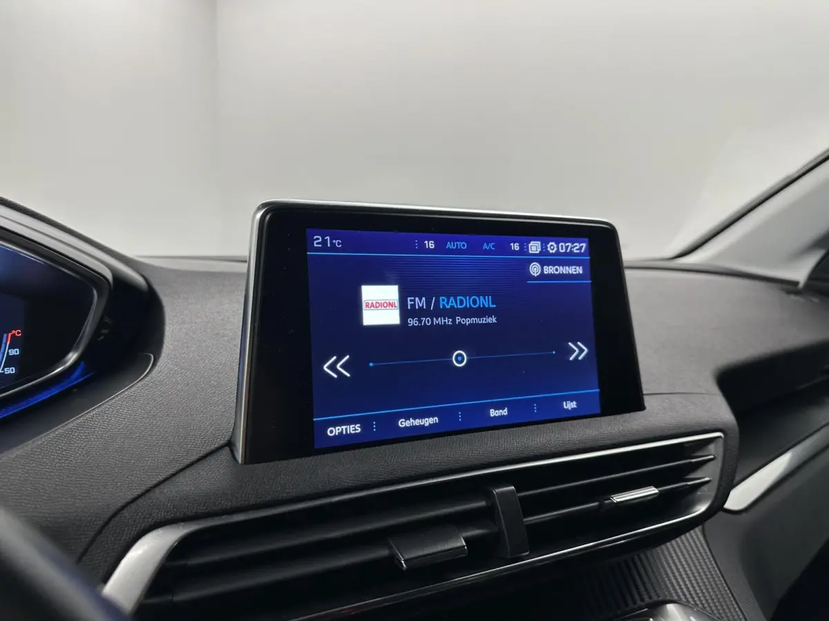 1.2 PureTech Blue lease Executive Avantage NAVI CARPLAY CRUISE ECC TREKHAAK.