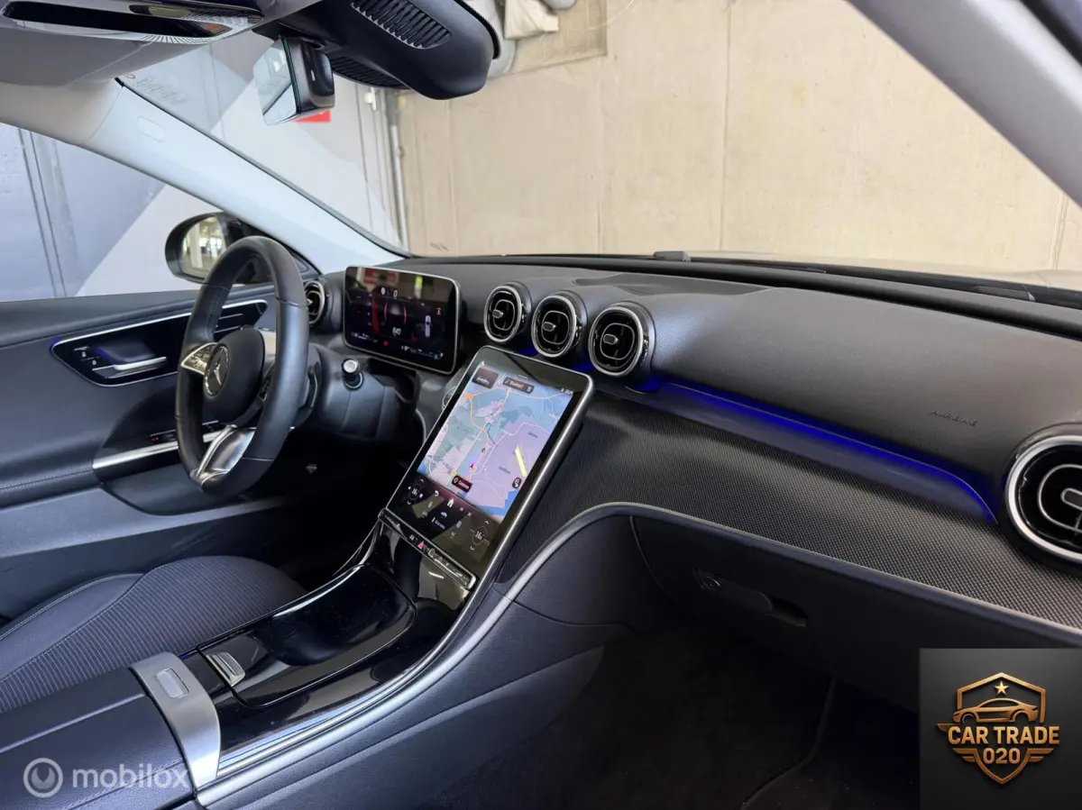 180 CARPLAY|TREKHAAK|SFEER