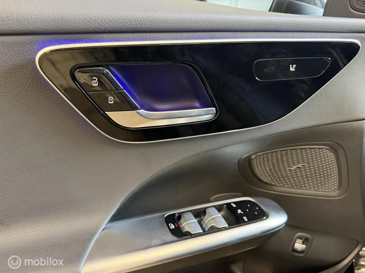 180 CARPLAY|TREKHAAK|SFEER